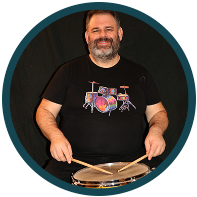 Christian Nestelberger an den Drums