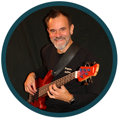 Michael Schagerl am Bass