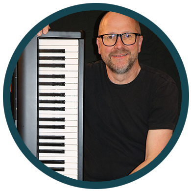 Thomas Reinthaler an den Keys